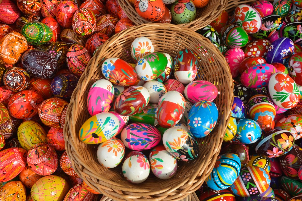 Where did the custom of searching for Easter eggs emerge and what is its history?