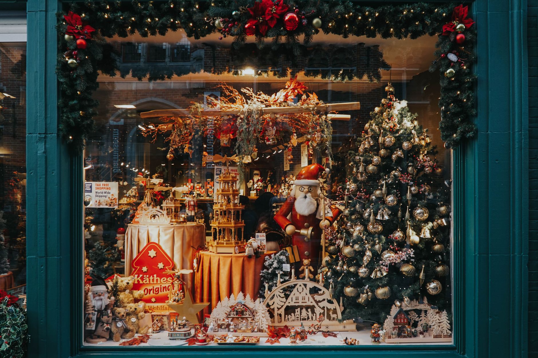 Christmas shop opening: Best proven strategies for festive sales